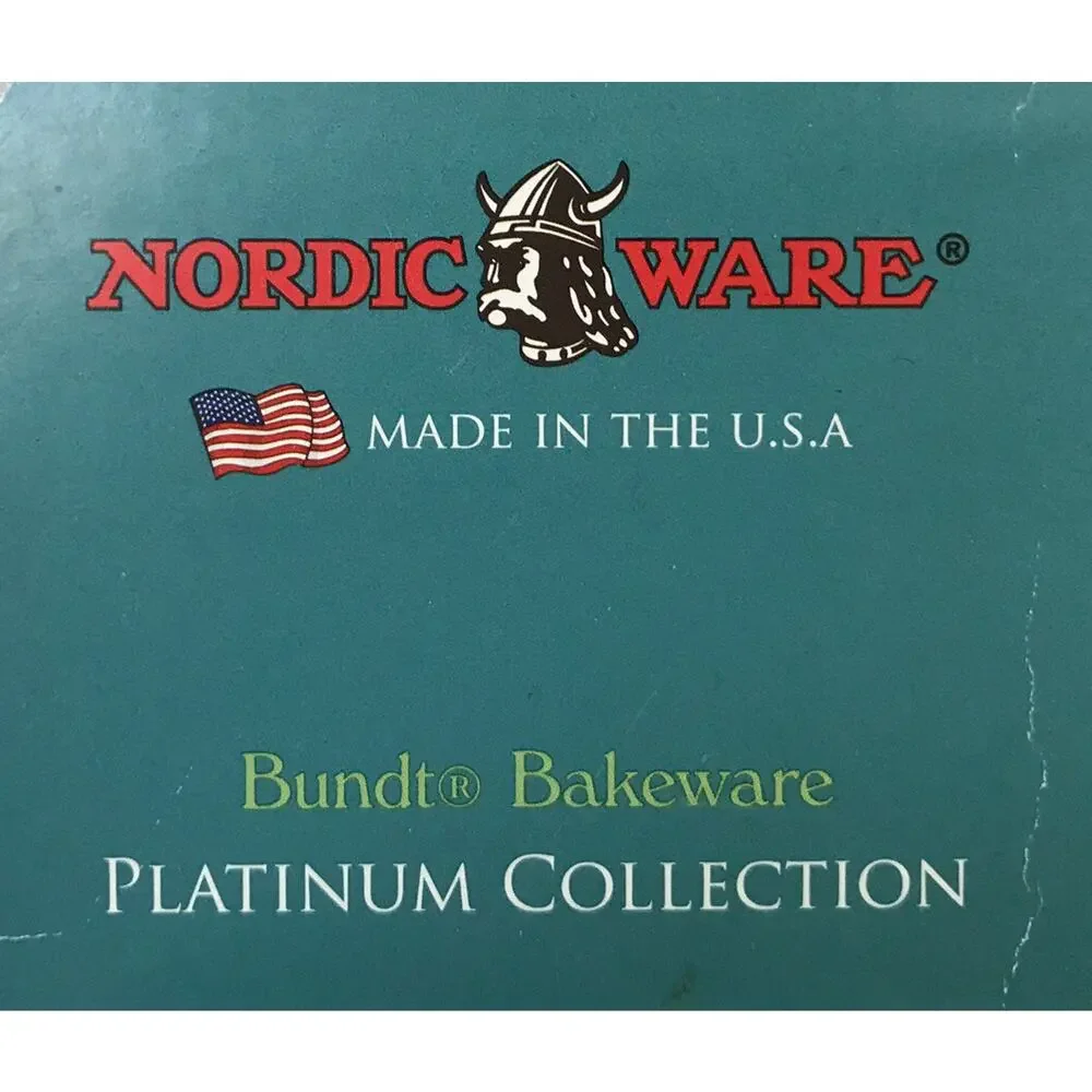 New Nordic Ware Train Muffin Cake Pan Bundt Bakeware Platinum Collection NWT